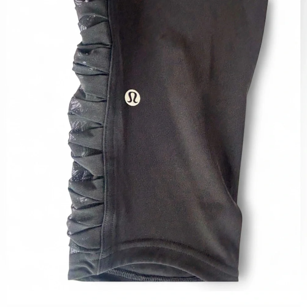 Lululemon Crop Leggings Sharp Turns SZ 4 Black Mesh Sides 17” RARE Gym Athletic